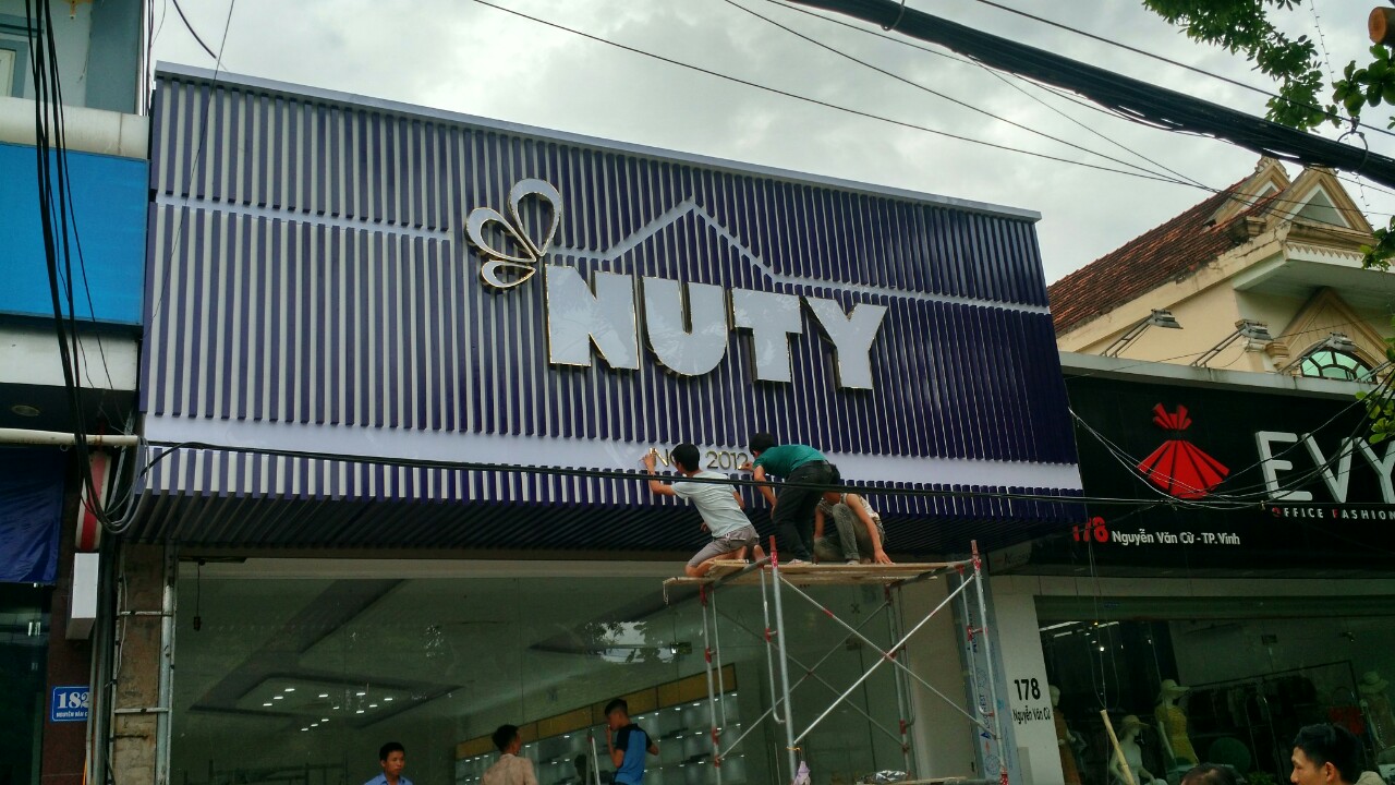 Thi công mặt tiền quảng cáo shop mỹ phẩm Nuty - Thi công Quảng Cáo tại TP Vinh - Thi Công quảng cáo tại Nghệ An